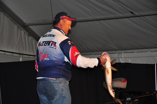 93BDCAF4-CDC7-4392-9E4A-172F590EA2F1