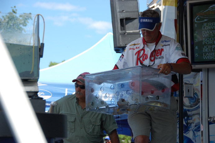 953FFB93-146F-4E0F-8E23-E04FEB73D117