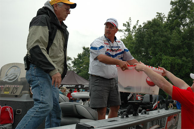 9629A853-A947-4A3B-8508-3ACFE3C23D1D