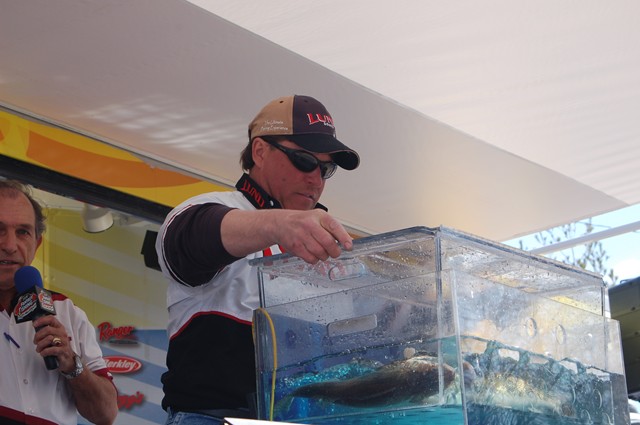 9758AE9B-55C8-4E93-815B-81DAB50C3302