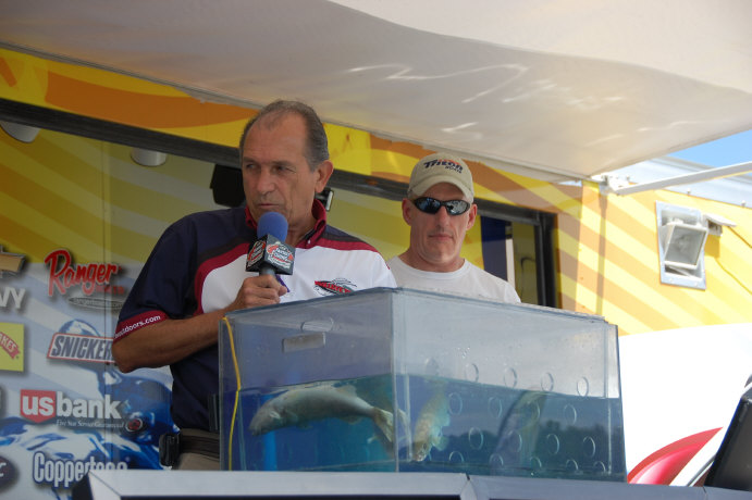 97A14B09-49E6-4E14-B695-EFF6F157F30E