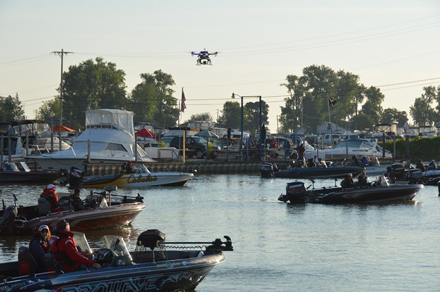 9893476E-6830-4D3E-B7D3-AE4E076F1210