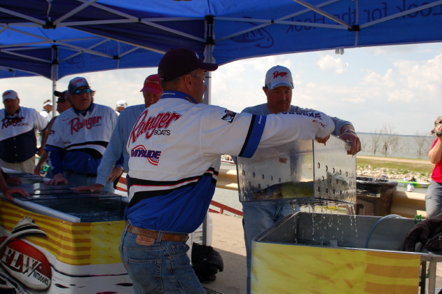 98BCCB86-69FD-4817-BFD2-244E51899FBD