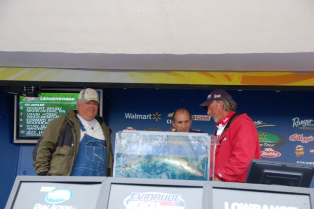 98DBA6AC-EE09-4CB8-8298-ED9859817886