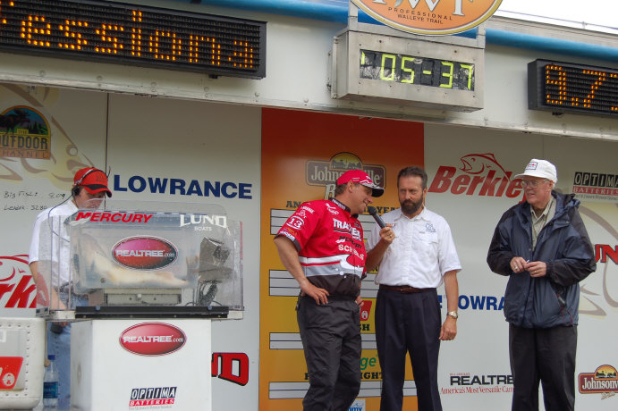 98DE50EE-1760-4EF6-BDD8-691627872BB8