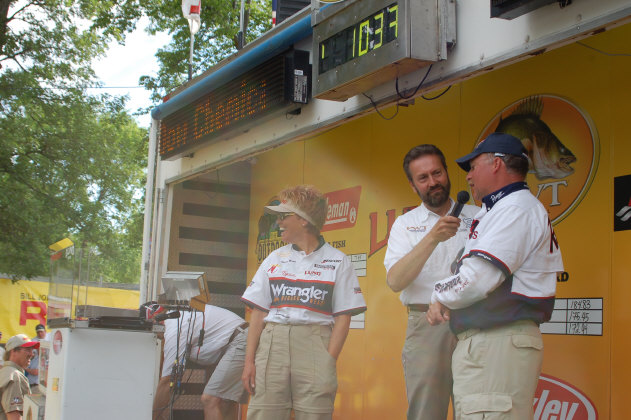 9AB26D88-759D-4969-98A6-5A854124DCAC