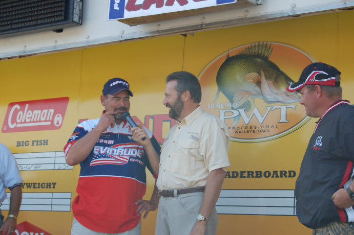 9B045FD0-98FF-4B26-9895-F82279CCB715