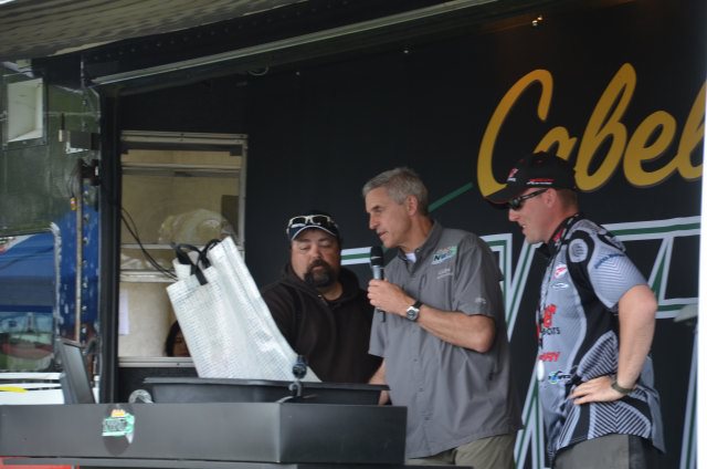 9B6DF1A0-70BF-4385-B7F9-367CF9CE11BD