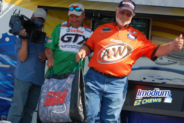 9B9946FD-5FEF-4A33-B882-3CCB6A3D1695