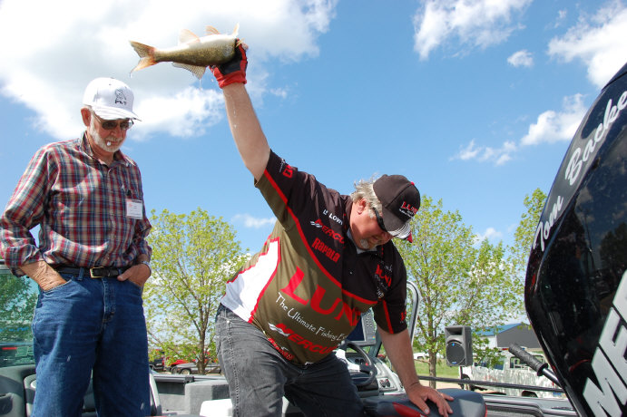 9D73650C-335B-4A3A-8992-FC3DA033D437