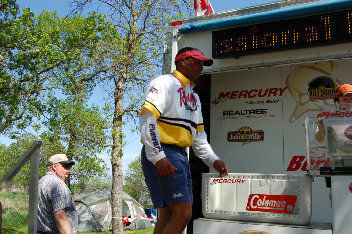 9E226B85-0854-45E9-A7C8-9A8065A05052