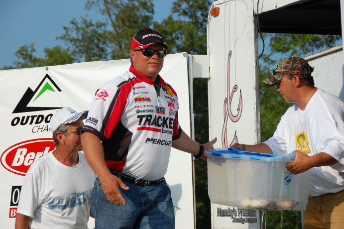 A042DE2A-F06E-4690-BE24-0D409D85D4BC