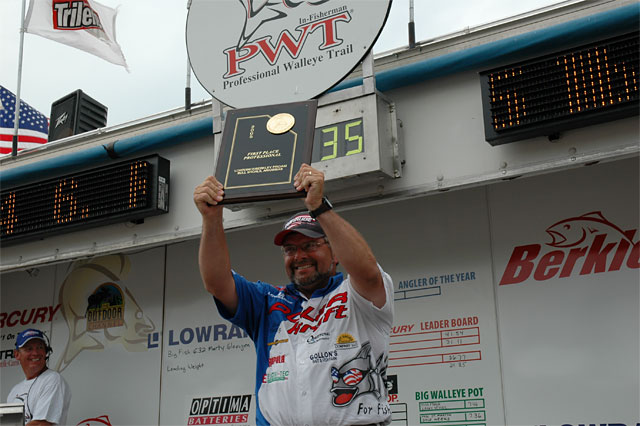 A1099F17-0A50-4B26-A606-66B8386D08BE