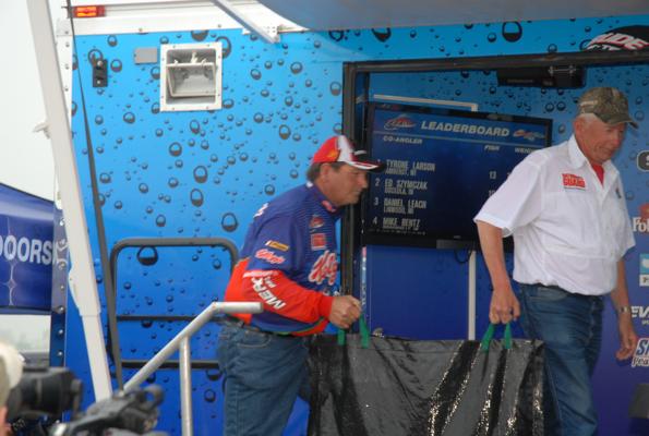 A1D1C8E7-6425-4B57-9A77-1F7A855FB44D