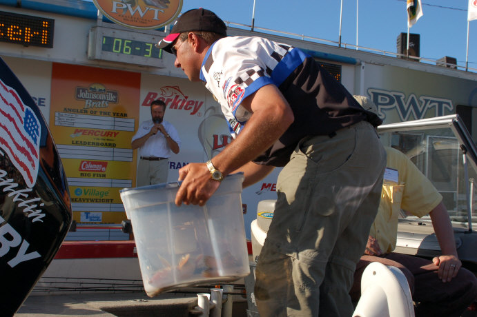 A2FEE892-82CD-498C-8999-97E5A8ECF527