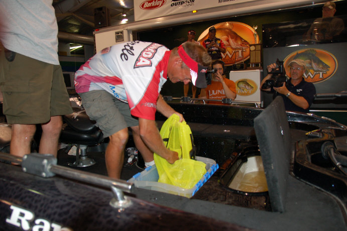 A3A8DE1E-A23A-435B-88E8-F3A3B1CBDCC5