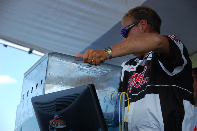 A589DBDB-0A2D-428C-ACDF-F7CB84616D04