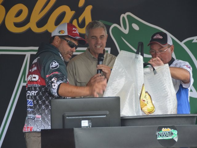 A7EC4E53-0D53-4E69-BCB6-954715C14214