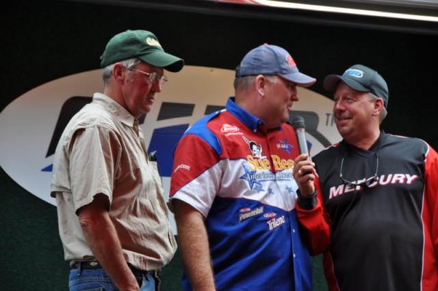 A99022BC-C801-445C-B2DC-CDCF4A55BD1F