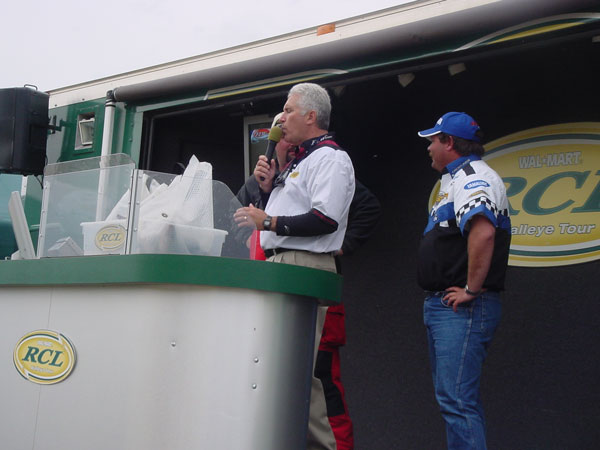 AA532C21-1F2D-476F-98CE-898EC25A28B0