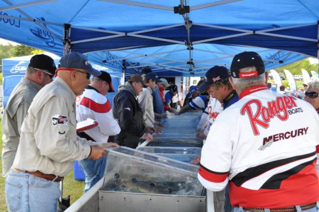 AAAD7C00-BFFB-47A2-957B-5126261C58EE