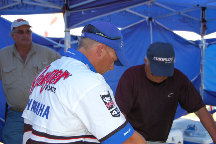 ADEC2F58-26A3-4B3F-BF53-809889982DC0