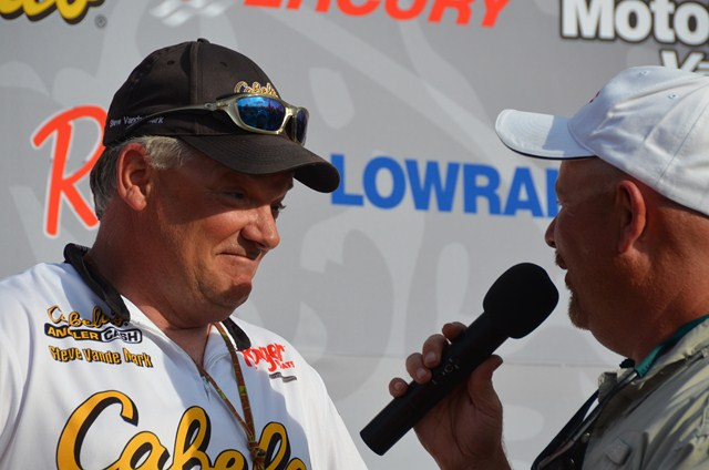 AE301C38-E69B-41AB-9C2F-CDEDABF1981D