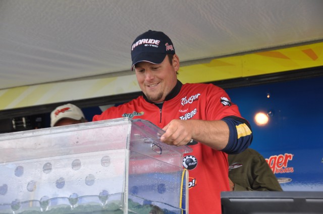 AEAF0F3E-7C63-40DC-A738-DC8FF294D4BC