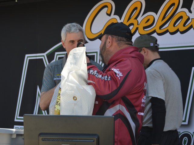 AEB40085-4C17-4C9B-9593-A8996EA3E88C