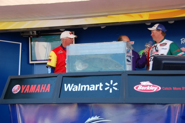 B06DCC83-11CD-4BBF-A455-B405E23149AD