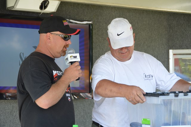 B082BAEF-D740-4000-BC12-92A085A8D2F5