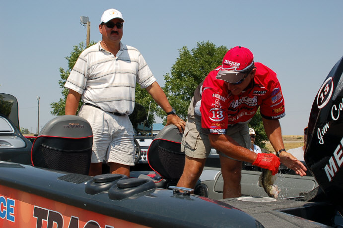 B0F2EB3F-E16F-47DB-B62B-80441D3DB41C