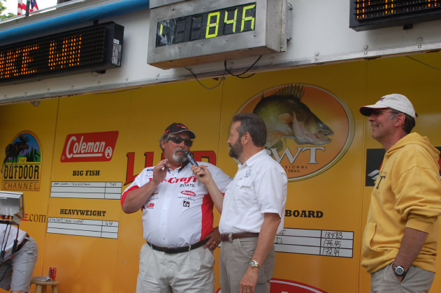 B1FECBD8-EE9E-4204-8AD6-A09F1A75EBFB