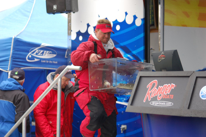 B2D93D28-7EBD-4895-80DF-45F085BE6A1D