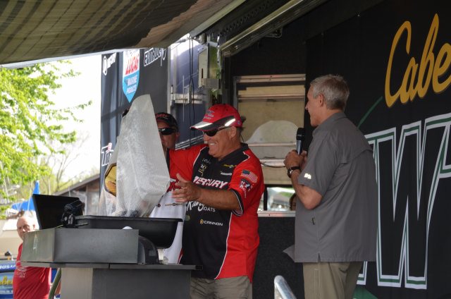 B3E82403-1E7C-4BD4-ABDA-CE9B44DD315E