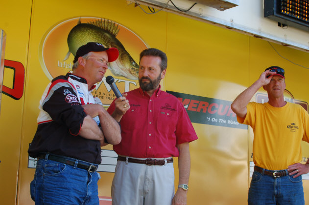 B3EF99EC-22FB-4FA6-B86D-11781332831B