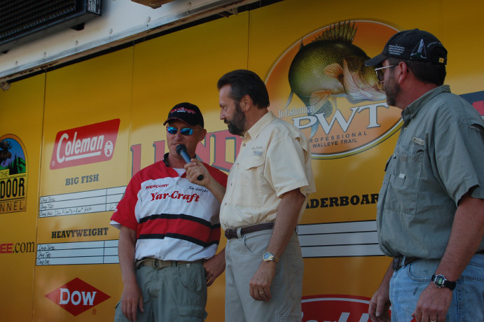 B40B0B70-DFE3-4F6E-9FBF-79B9C1242475