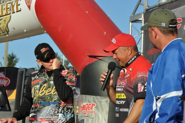 B4152CA2-466B-49B0-88AE-921FF573081D