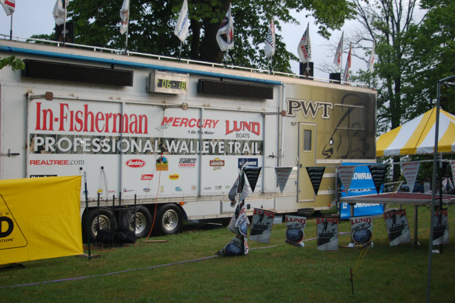 B443749E-27A7-4CAA-A5B5-0EF35F109044