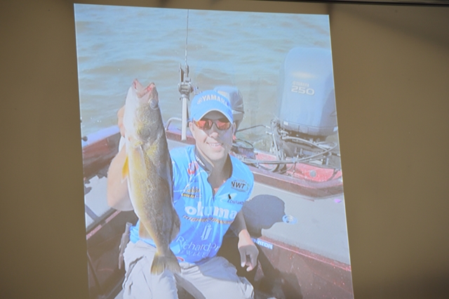 B4CA8C6F-A0AC-4804-973C-76DE1656C4DC