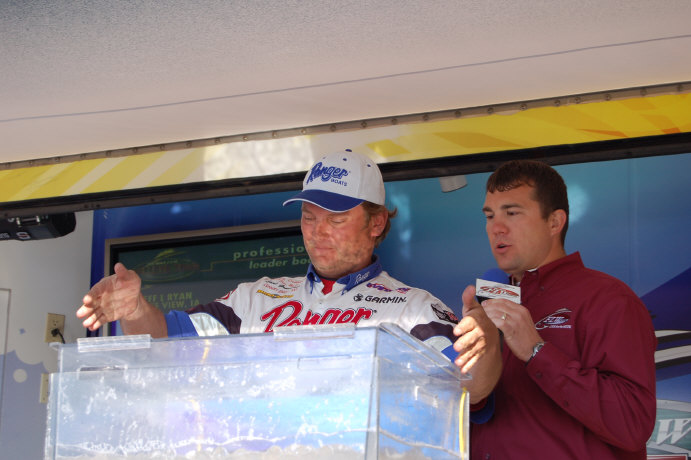 B5001BC2-52D7-404A-BF4C-9690E601D9BA