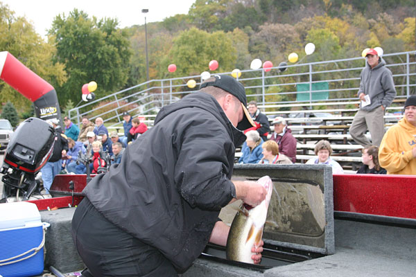 B5504373-2E4A-48A6-925F-71B020C8BE98