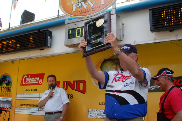 B76449DD-4B95-432E-B731-A24280580616