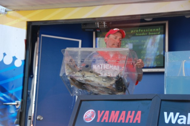 B7EA03AF-2121-44C4-9BC5-BD559D07CED5