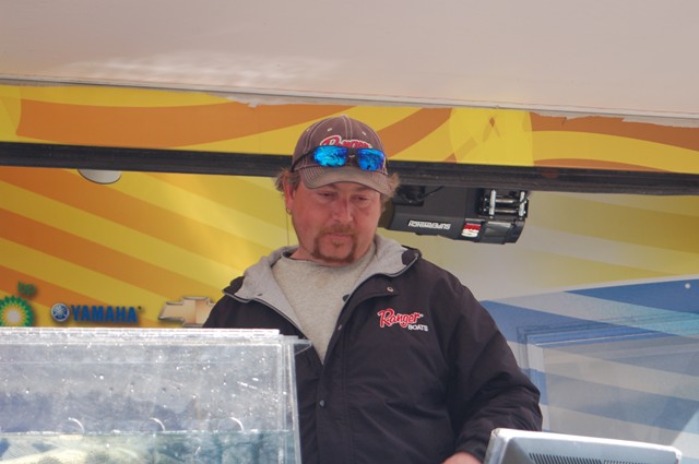 B84512F1-6F55-4958-BC76-189E555BB4C8