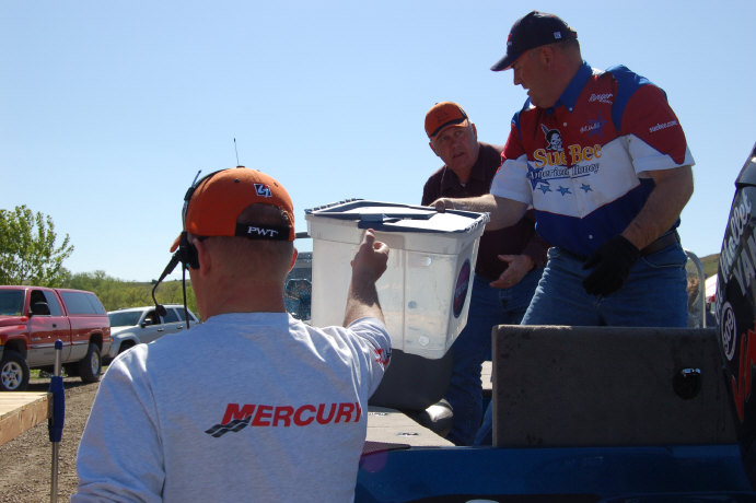 B9166F93-CEA6-41FA-90DC-53870DA2F02F