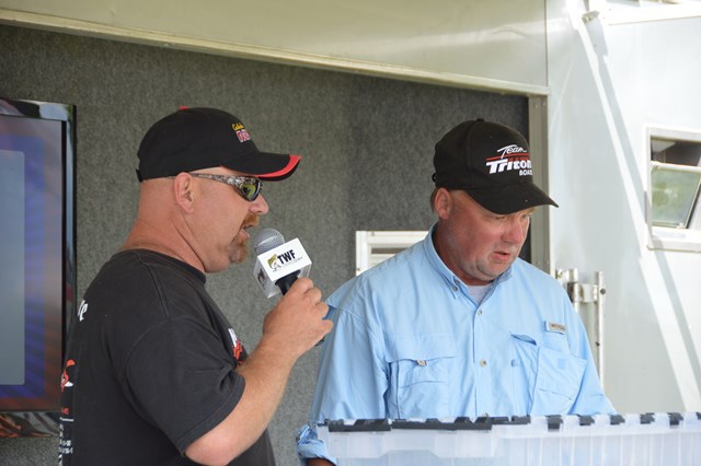 B9F6D859-931A-4EB6-8461-24E6C37AEC36