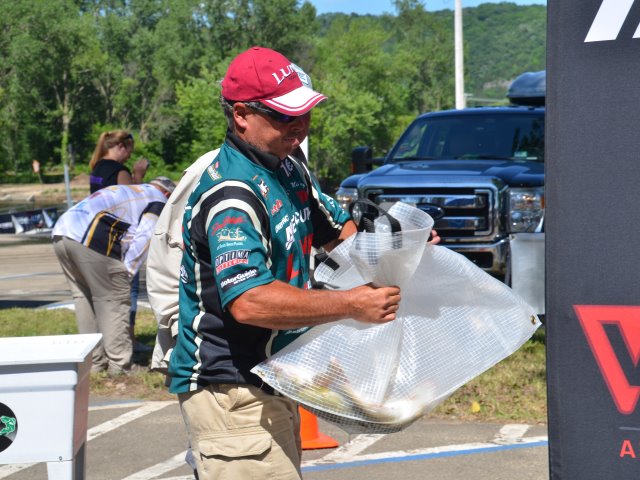 BA55D744-172D-444A-AA84-70F7E3672851