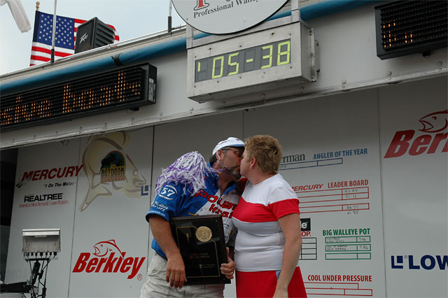 BEE1C788-9B1D-49A0-A3E3-446680FF9BFB