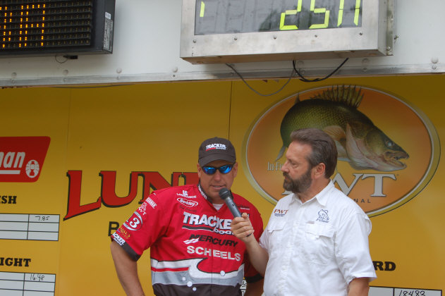 BFE7DA32-5929-4EA0-9BEE-81D8B82CB572